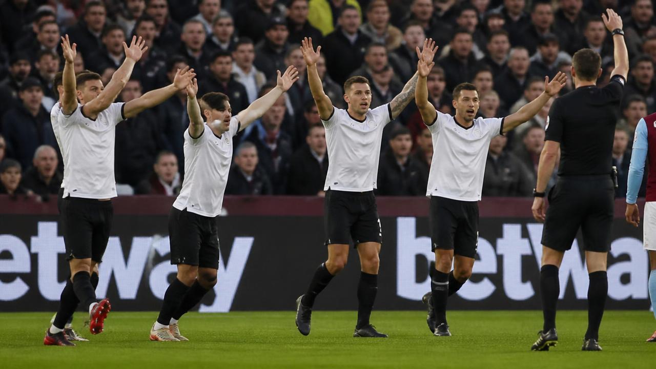 The quiet satisfaction of a well-drilled offside trap